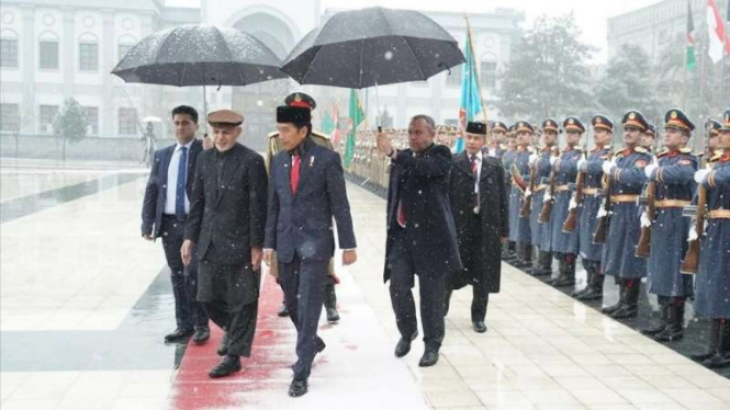 Presiden Joko Widodo tiba di Kabul, Afghanistan.