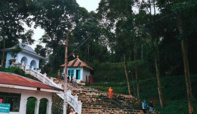 Wonobodro, komplek wisata religi tertua di Batang, Jawa Tengah