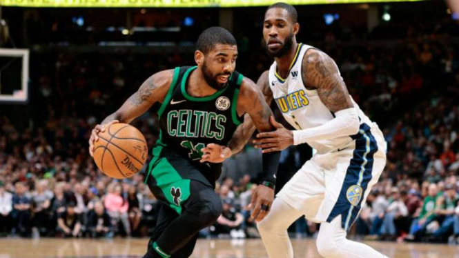 Point guard Boston Celtics, Kyrie Irving, saat menghadapi Denver Nuggets.