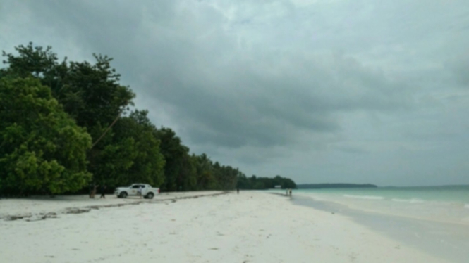 Pantai Pasir Panjang Ngurbloat di Tual, Maluku Tenggara.