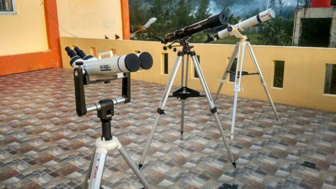Teleskop untuk pengamatan Gerhana Bulan Total di Aceh