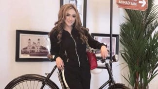 Seksinya Amel Alvi Joget Bareng Cowok di Depan Publik