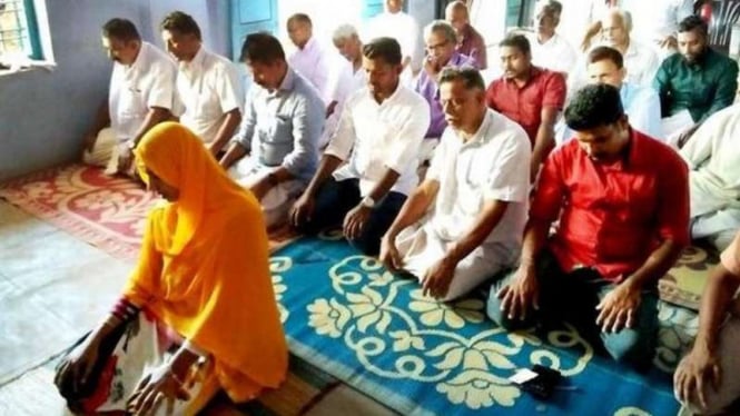 Jamida (34), menjadi imam Salat Jumat di Desa Cherukode negara bagian Kerala India.