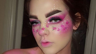 Dengan Make-up, Penderita Eksim Ini Tampil Menakjubkan