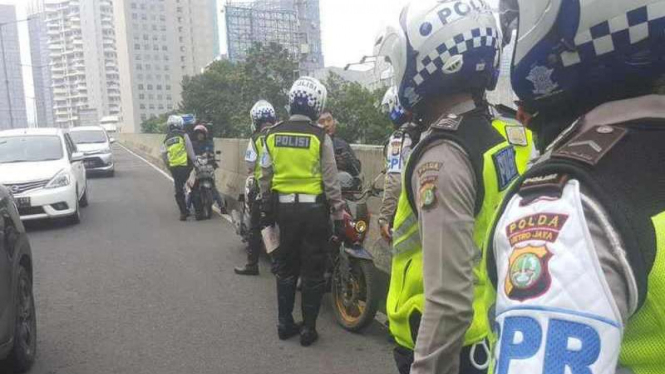 Operasi kepolisian di JLNT Casablanca.