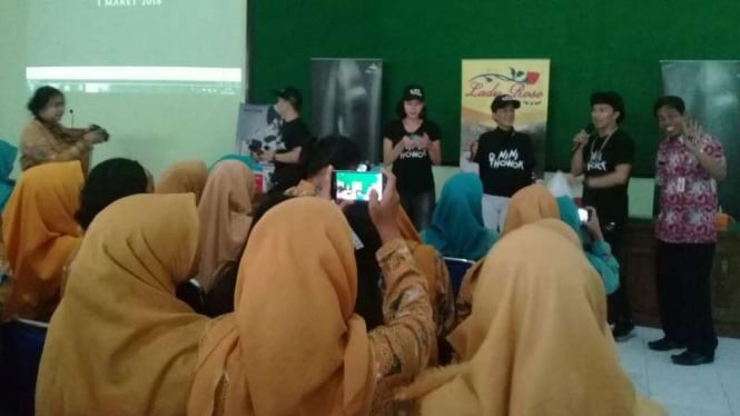 Kunjungan para pemain film Nini Thowok ke Semarang
