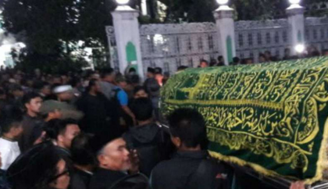 Suasana pemakaman ustaz Prawoto di Bandung, Jawa Barat