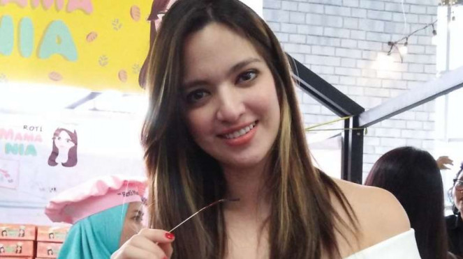 Nia Ramadhani Percayakan Rasa Roti Mama Nia kepada Suami