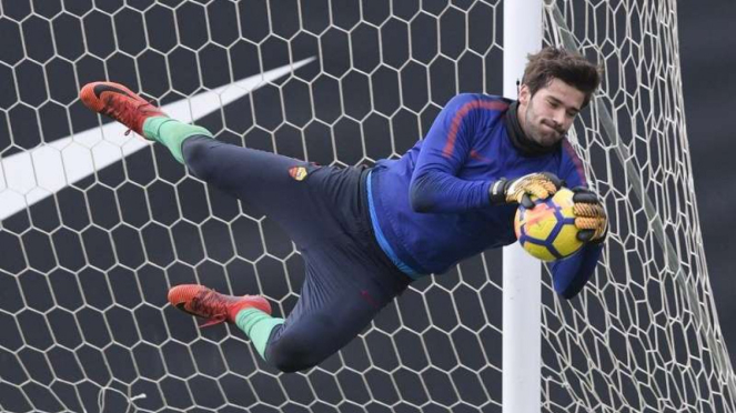 Alisson Becker bakal pindah dari Roma ke Liverpool.