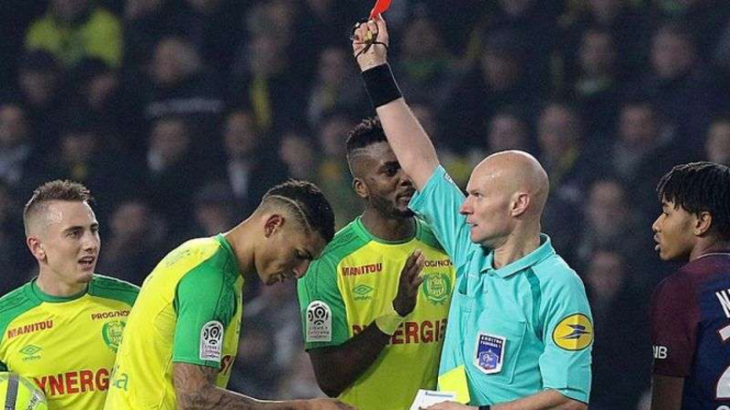 wasit Ligue 1, Tonny Chapron