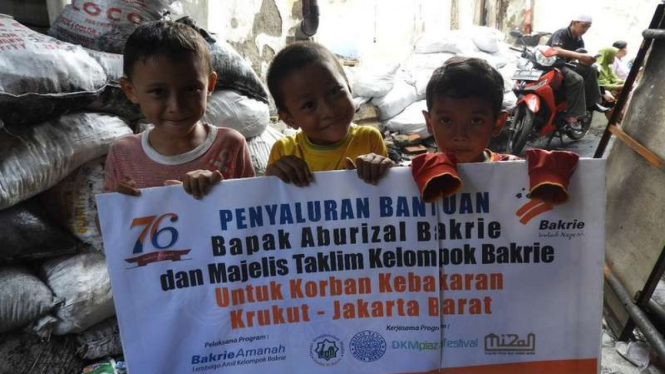 Yayasan Bakrie Amanah berikan bantuan korban kebakaran Krukut.