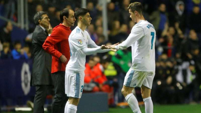 Megabintang Real Madrid, Cristiano Ronaldo (kanan)