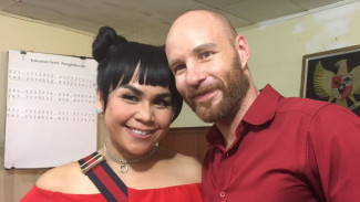 Alasan Melaney Ricardo Rayakan Ultah Anak di SLB
