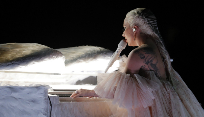 Lady Gaga saat tampil di Grammy Awards 2018
