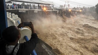 Katulampa Siaga 1, BPBD Siagakan Personel Antisipasi Banjir di 5 Keluarahan Jaktim