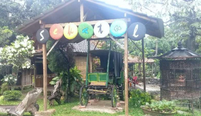 Bangunan khas Jawa di wisata Kampung Djowo di Kabupaten Kendal, Jawa Tengah