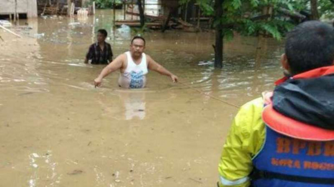 Banjir di Kampung Bebek, Bogor, Jabar akibat luapan air Sungai Ciliwung