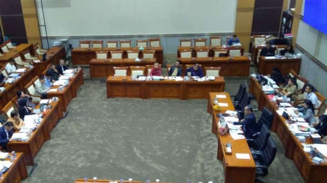 Reunión en la Comisión de la Cámara de Representantes III. (Ilustración).