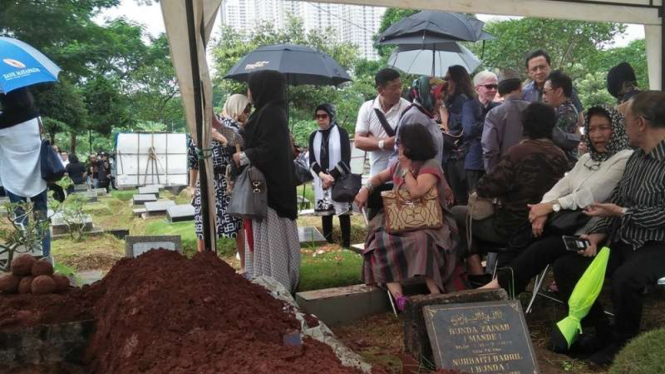 Pemakaman Yockie Suryo Prayogo di TPU Karet Bivak.