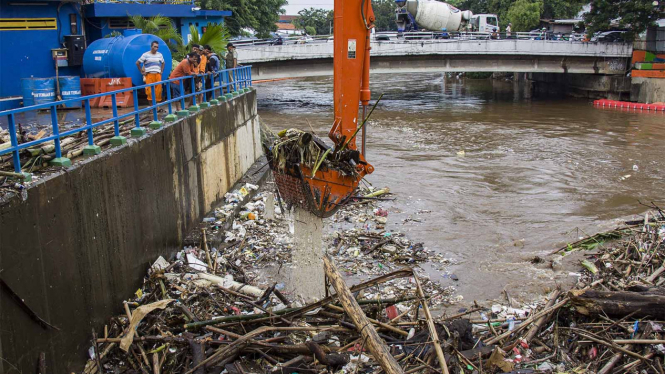 Sampah Pintu Air Manggarai