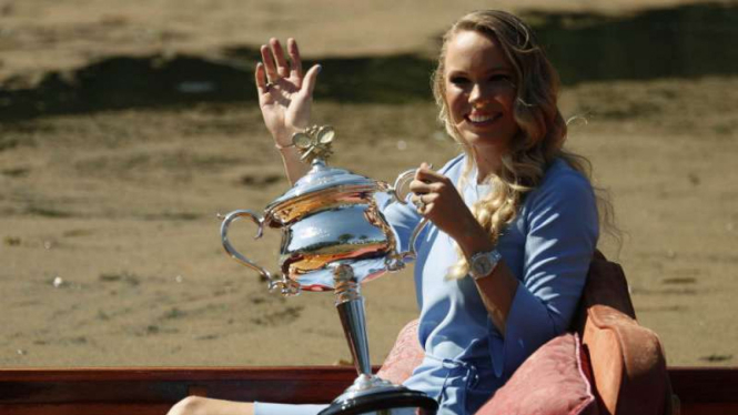 Petenis asal Denmark, Caroline Wozniacki, dengan gelar Australian Open.