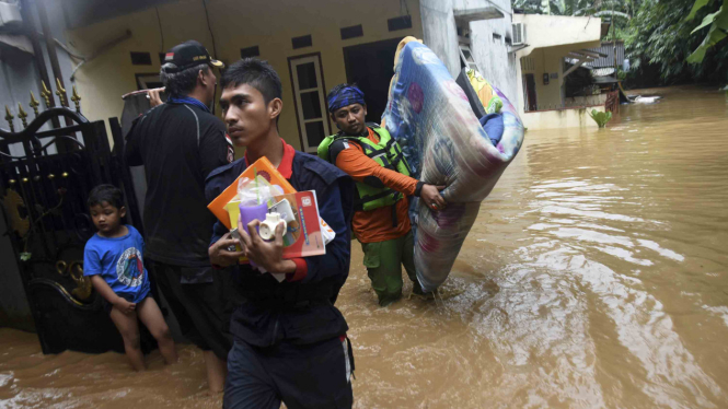 Banjir merendam Jakarta dan Depok akibat luapan sungai Ciliwung