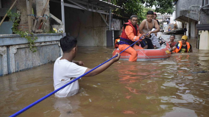 Banjir merendam Jakarta dan Depok akibat luapan sungai Ciliwung