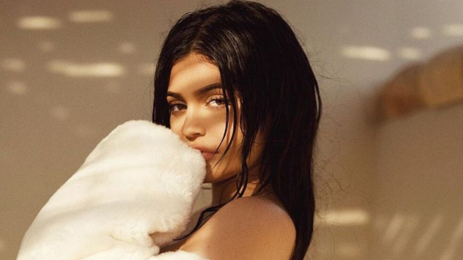 FOTO: Koleksi Tas Cantik Kendall Jenner, Serba Branded & Mahal! 