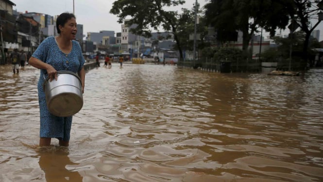 Banjir rendam Jalan Jatinegara, Jakarta Timur