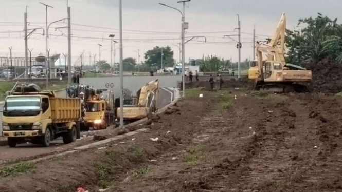 Lokasi longsor underpass jalur perimeter selatan Bandara Soekarno-Hatta di Tangerang, Banten.