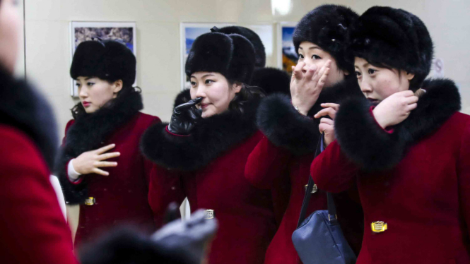 Tim Pemandu Sorak Korea Utara tiba untuk Olimpiade Pyeongchang, Korea Selatan.