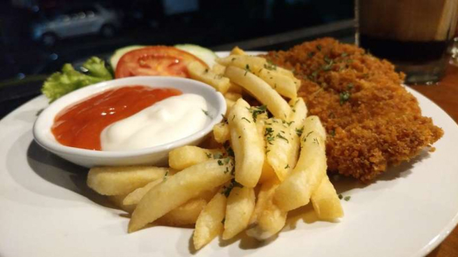 Menu fish and fries di Goeboex Coffee 