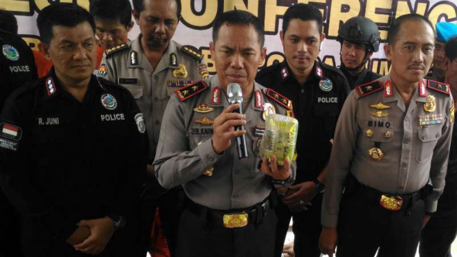 Polisi merilis penangkapan tersangka pengedar sabu-sabu sindikat internasional di Markas Polda Sumatra Selatan di Palembang pada Rabu, 7 Februari 2018.