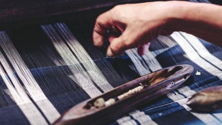 Ternyata Denim Bisa Dibuat dengan Alat Tenun Loh