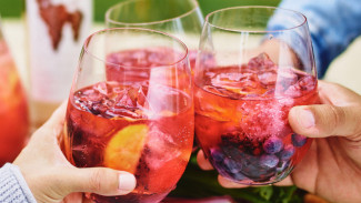 Unik Banget, Ada Vodka Berwarna Pink Rasa Mawar