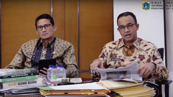 Gubernur DKI Jakarta Anies Baswedan bersama Wagub Sandiaga Uno 