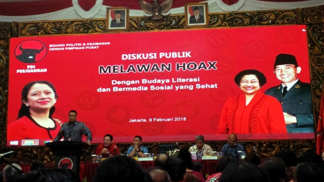 Politikus PDIP Eriko Sotarduga mengikuti Diskusi Publik Melawan Hoax