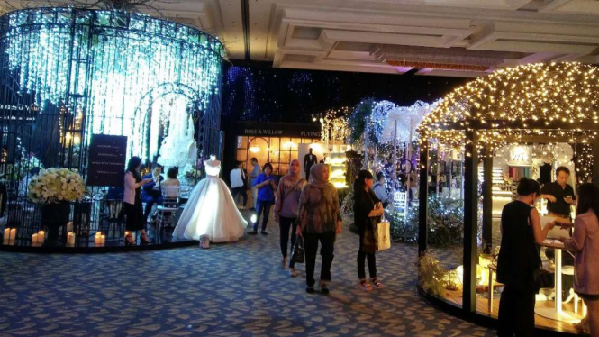 Gemerlap cahaya warnai tema Stardust Wedding