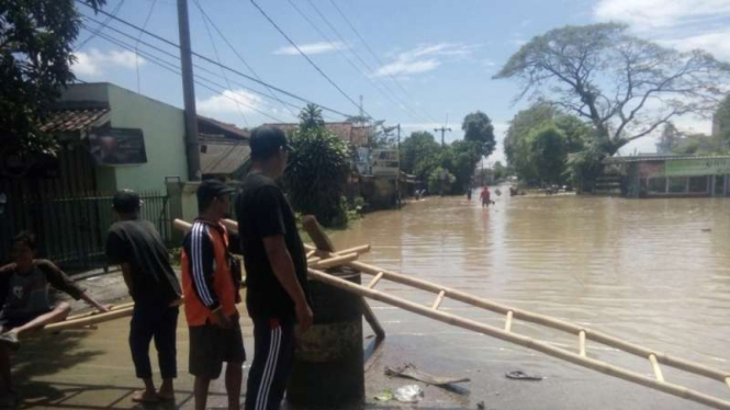 Warga Cilegon tutup jalan karena marah tak diperhatikan pemerintah daerah