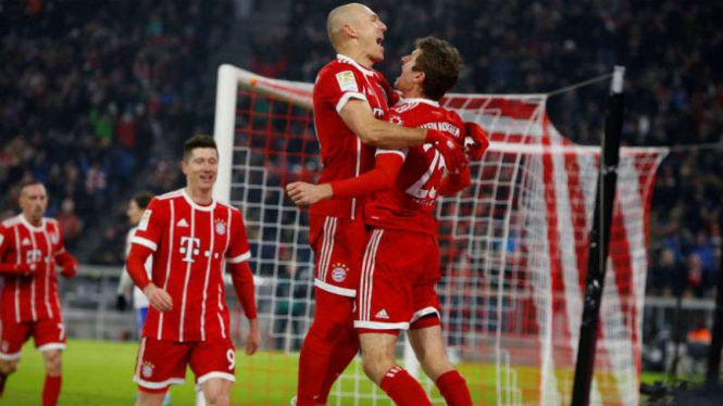 Pemain Bayern Munich rayakan gol Thomas Mueller