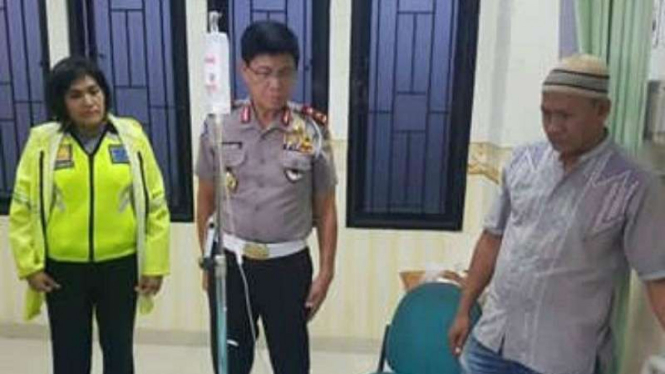 Kakorlantas Polri menjenguk korban tanjakan Emen di RSUD Tangsel