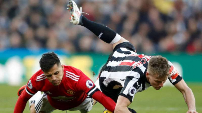 Duel Newcastle United vs Manchester United.