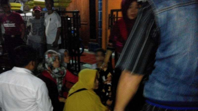 Suasana di rumah keluarga ibu dan dua anak yang dibunuh di Tangerang.