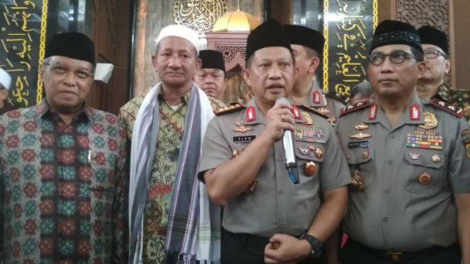 Kepala Polri Jenderal Tito Karnavian saat meresmikan Masjid Arif Nurul Huda di kompleks Markas Polda Jatim di Surabaya pada Selasa, 13 Februari 2018.