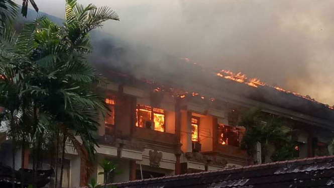 Kebakaran gedung Pemprov Bali, Selasa, 13 Februari 2018.