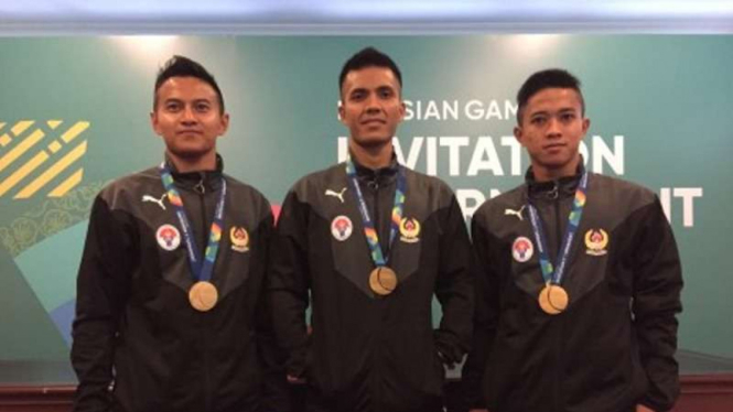 Tim regu putra pencak silat seni Indonesia