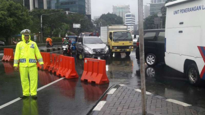 di Jalan Merdeka Timur di depan Puspom TNI