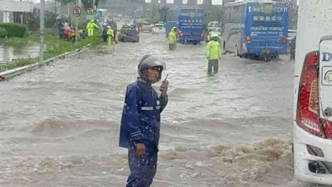 Banjir di kawasan Bandara Soekarno Hatta, Tangerang, Banten.