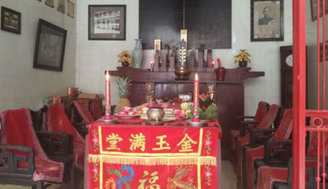 Altar Gus Dur di Gedung Rasa Dharma Semarang, Jawa Tengah.