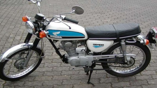 Honda CB100.